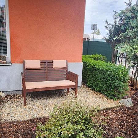 פראג Bastien Studio Near Airport מראה חיצוני תמונה