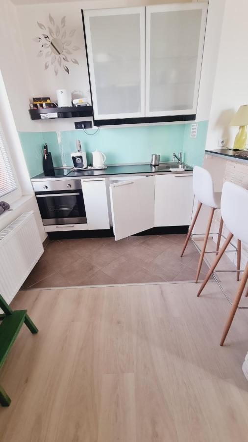 פראג Bastien Studio Near Airport מראה חיצוני תמונה