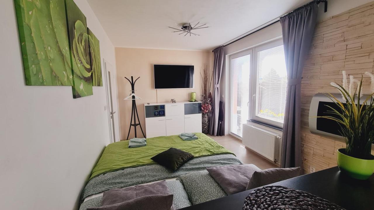 פראג Bastien Studio Near Airport מראה חיצוני תמונה