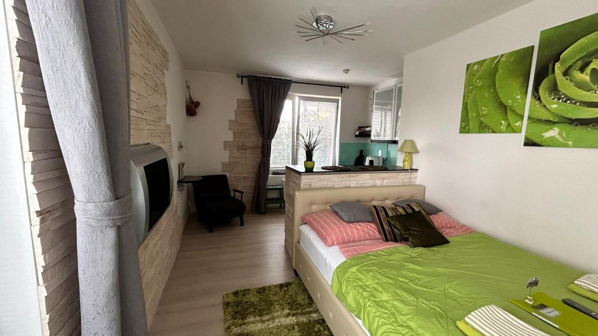 פראג Bastien Studio Near Airport מראה חיצוני תמונה