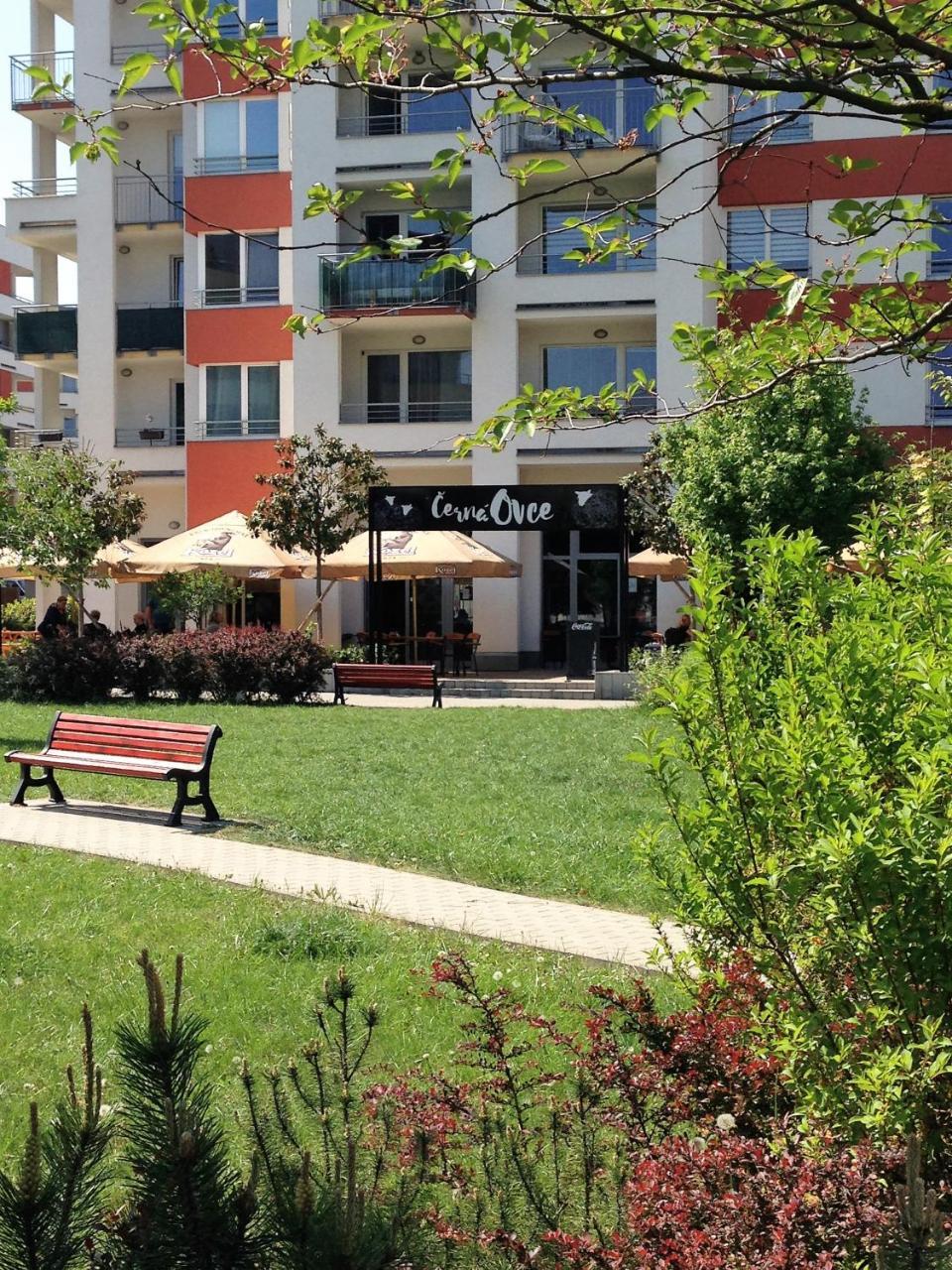 פראג Bastien Studio Near Airport מראה חיצוני תמונה